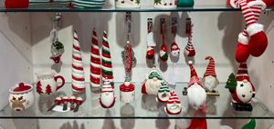 CERAMIC SANTA W/LIGHT (USE 2PCS "LR44" BUTTON CELL INCLUDED) - 202-0200029